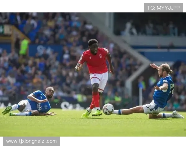 那些将足球当作篮球打的球星 他们的技巧和创意如何突破常规